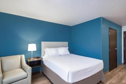 WoodSpring Suites Chicago Addison - image 10