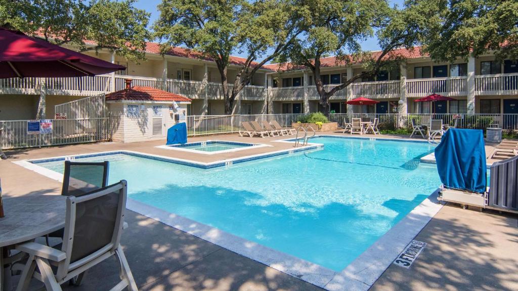 Motel 6-Addison TX - Dallas - main image