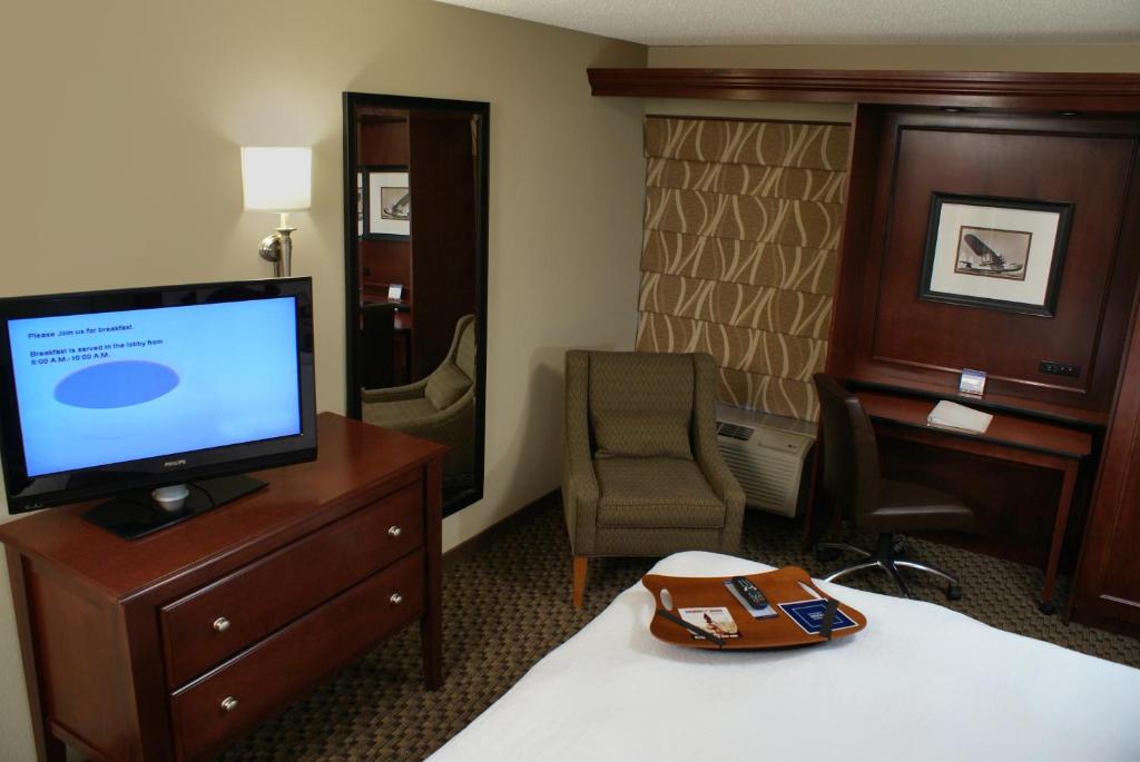 Hampton Inn Dallas-Addison - image 7