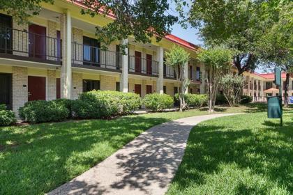 Red Roof Inn PLUS+ Dallas - Addison - image 2