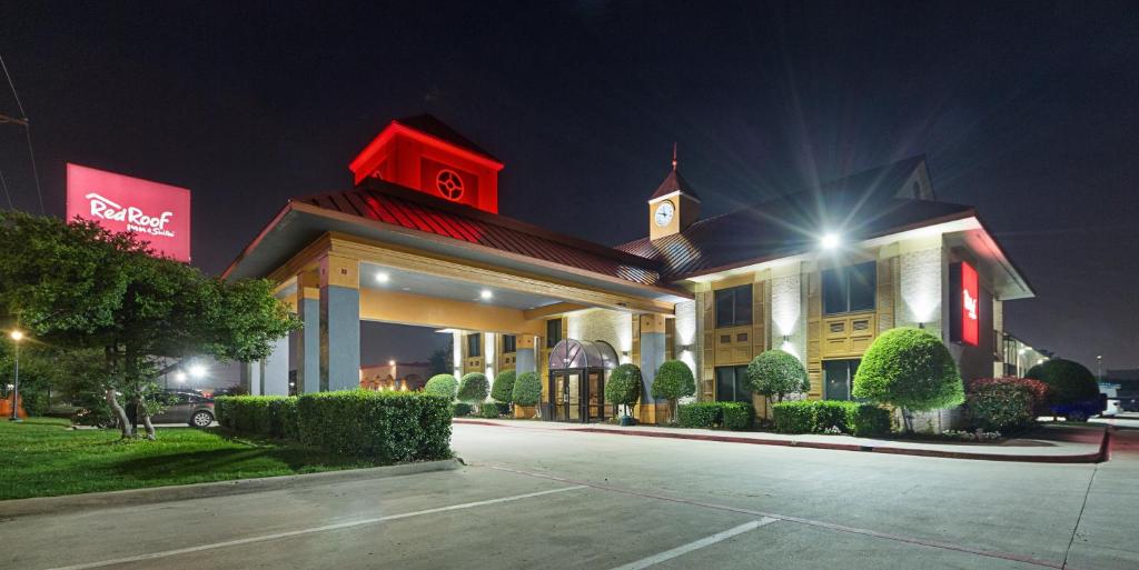 Red Roof Inn PLUS+ Dallas - Addison - image 7