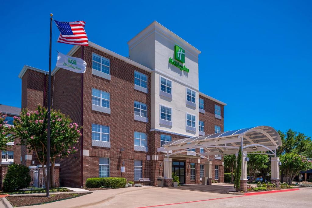 Holiday Inn and Suites Addison an IHG Hotel - main image