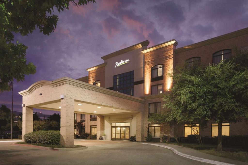 Radisson Dallas North-Addison - main image