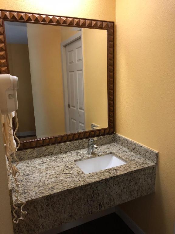 Americas Best Value Inn - Addison/Dallas - main image