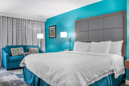 Hampton Inn Adel - image 14