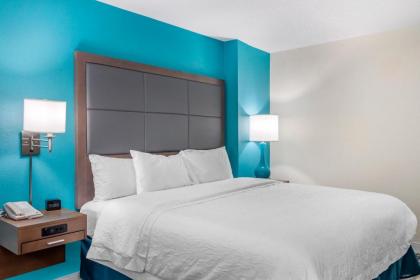 Hampton Inn Adel - image 15