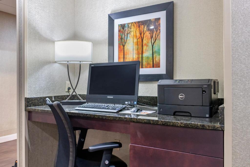 Hampton Inn Adel - image 6