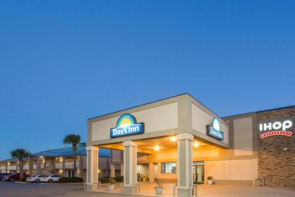 Days Inn by Wyndham Adel-South Georgia-Motorsports Park - image 1