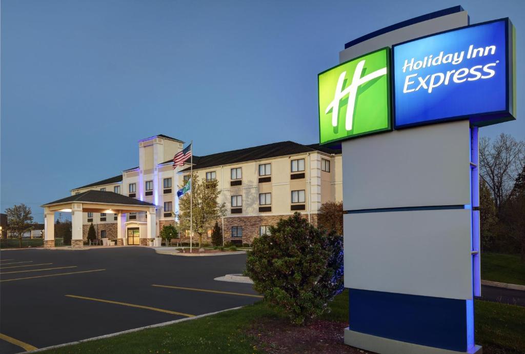 Holiday Inn Express Adrian an IHG Hotel - main image