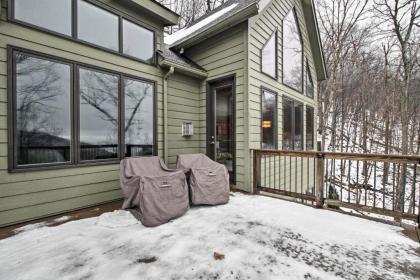 Lavish Wintergreen Home with Hot Tub by Skiing! - image 8