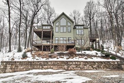 Lavish Wintergreen Home with Hot Tub by Skiing! - image 9