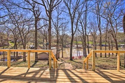 Updated Cottage with Private Dock and Lake Access - image 10