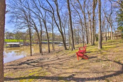 Updated Cottage with Private Dock and Lake Access - image 11