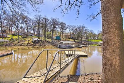 Updated Cottage with Private Dock and Lake Access - image 13