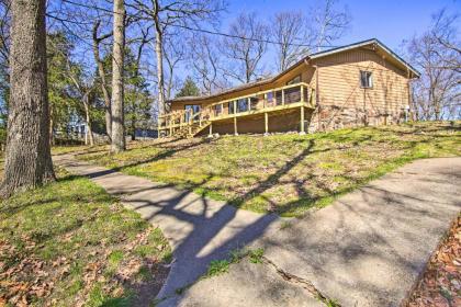 Updated Cottage with Private Dock and Lake Access - image 14