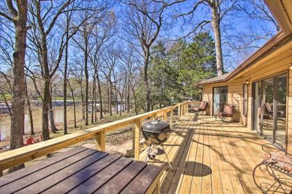 Updated Cottage with Private Dock and Lake Access - image 8