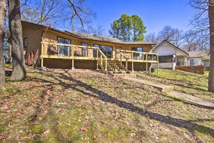 Updated Cottage with Private Dock and Lake Access - image 9