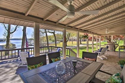 Idyllic Family Getaway with Grand Lake Access! - image 1