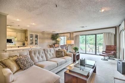 Spacious Luxe Condo with Golf Course Views - image 1