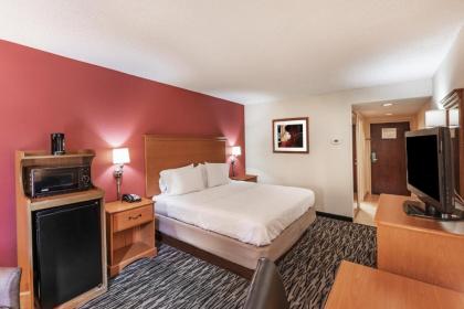 Hampton Inn Aiken - image 10