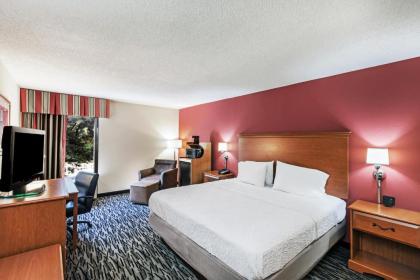 Hampton Inn Aiken - image 11