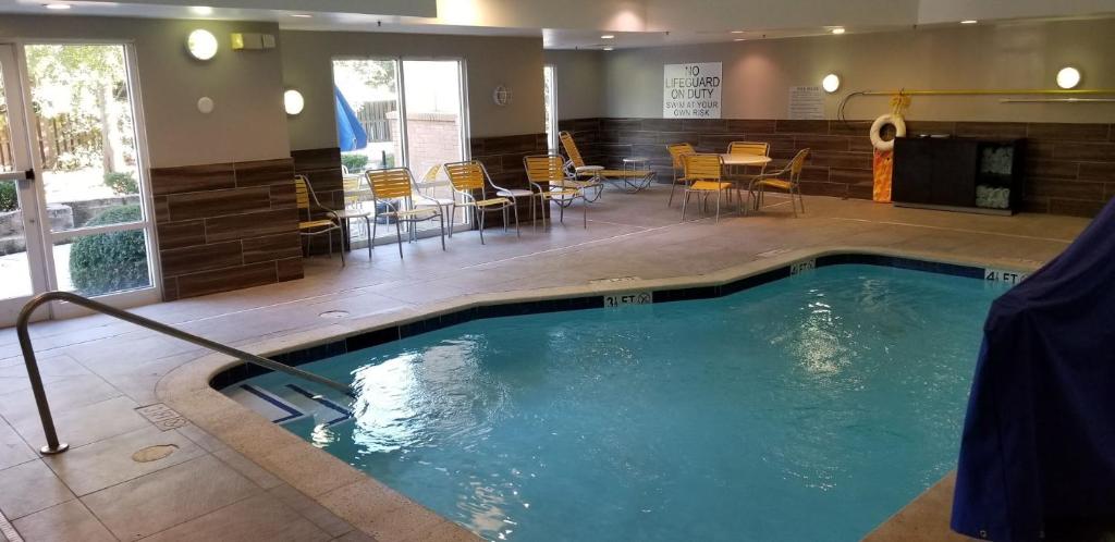 Fairfield Inn & Suites by Marriott Aiken - image 3