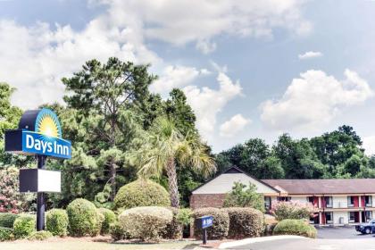 Days Inn by Wyndham Downtown Aiken - image 1