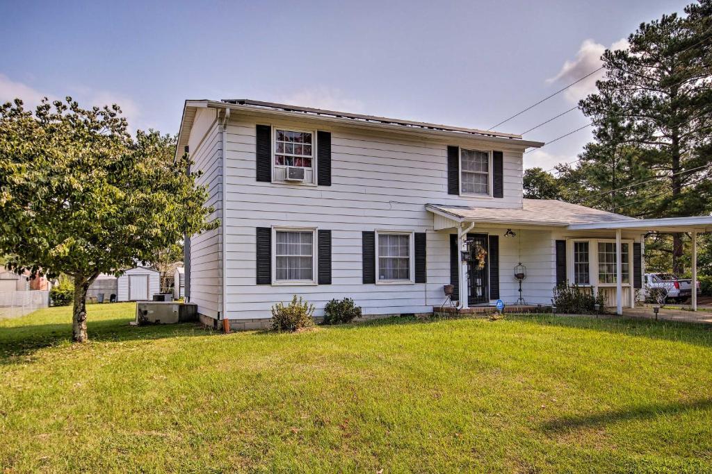 Cozy House in Aiken with Large Yard 2Mi to Golf - image 6