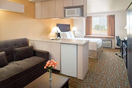 Days Inn & Suites by Wyndham Spokane Airport Airway Heights - image 9