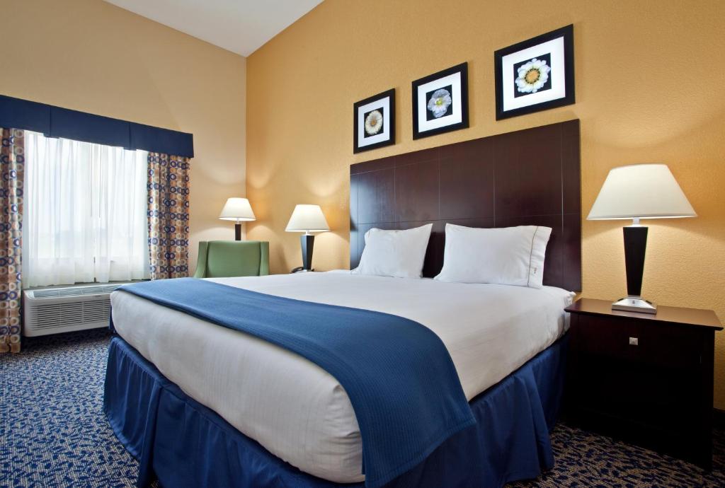 Holiday Inn Express Hotel and Suites Akron South-Airport Area an IHG Hotel - image 4