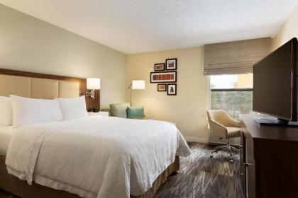 Hampton Inn Akron-Fairlawn - image 12