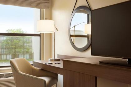 Hampton Inn Akron-Fairlawn - image 15