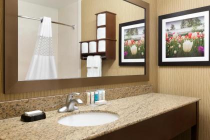 Hampton Inn Akron-Fairlawn - image 3