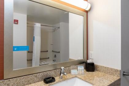 Hampton Inn Akron-South - image 12