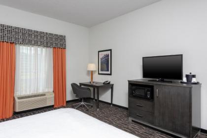 Hampton Inn Akron-South - image 8