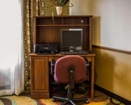 Quality Inn - image 15