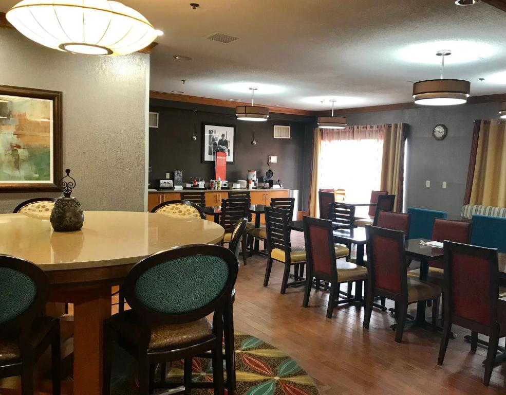 Hampton Inn Alamogordo - image 7