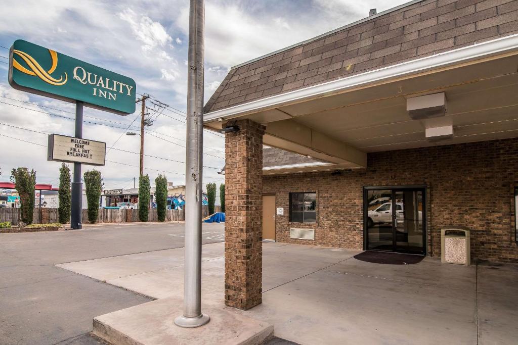 Quality Inn & Suites Near White Sands National Monument - main image