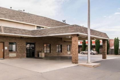 Quality Inn & Suites Near White Sands National Monument - image 13