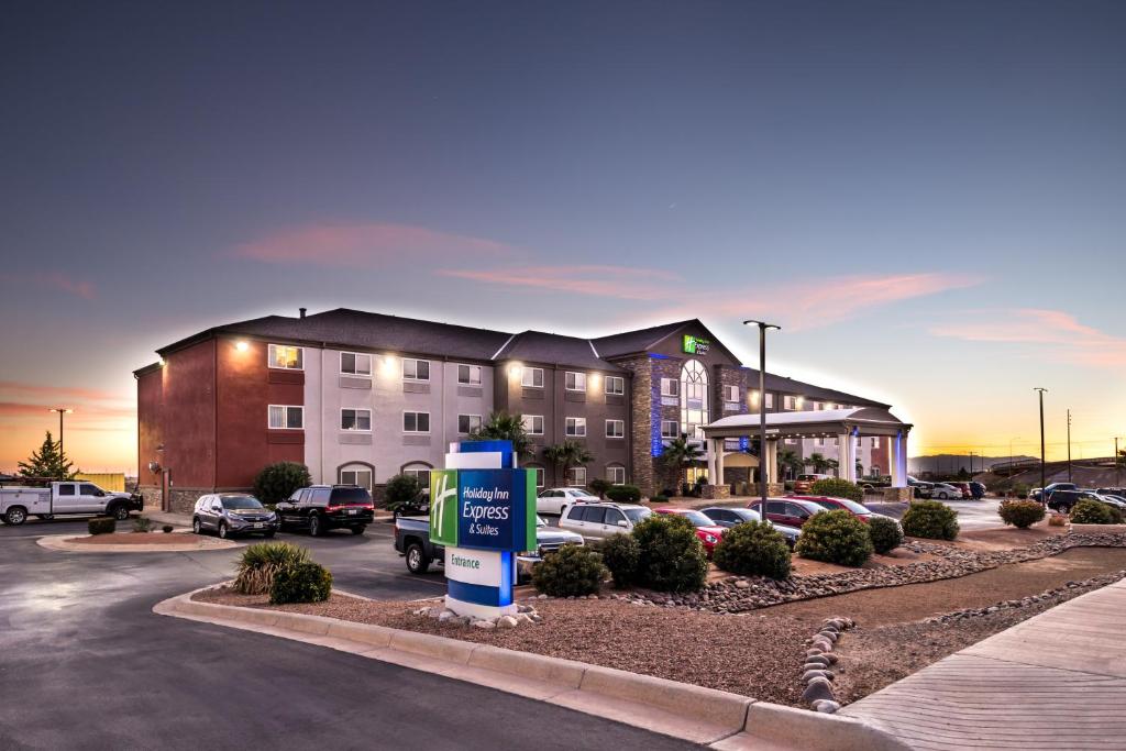 Holiday Inn Express & Suites Alamogordo Highway 54/70 an IHG Hotel - main image