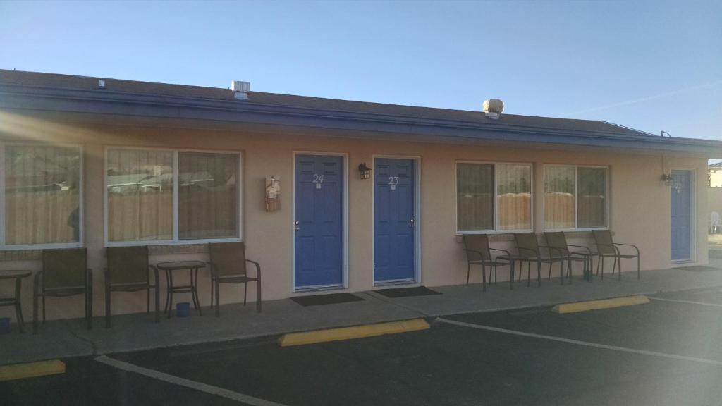 White Sands Motel - image 4