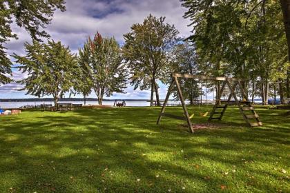 Cozy Alanson Cottage - Steps to Dock on Burt Lake! - image 11