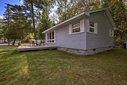 Cozy Alanson Cottage - Steps to Dock on Burt Lake! - image 12