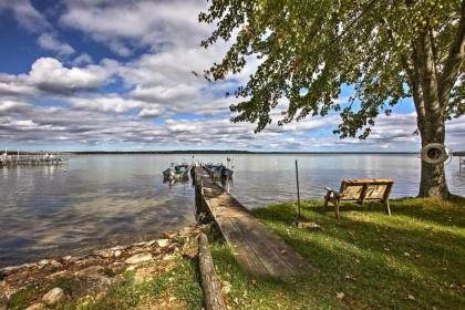 Cozy Alanson Cottage - Steps to Dock on Burt Lake! - image 14