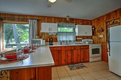 Cozy Alanson Cottage - Steps to Dock on Burt Lake! - image 9