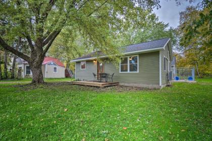 Petoskey Area Cabin Walk to Crooked River! - image 12