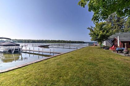 Charming Tiny Cottage with Boat Dock on Crooked Lake - image 15