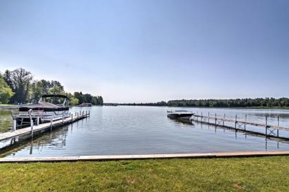 Charming Tiny Cottage with Boat Dock on Crooked Lake - image 4