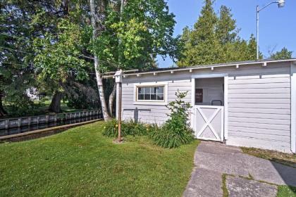 Charming Tiny Cottage with Boat Dock on Crooked Lake - image 5