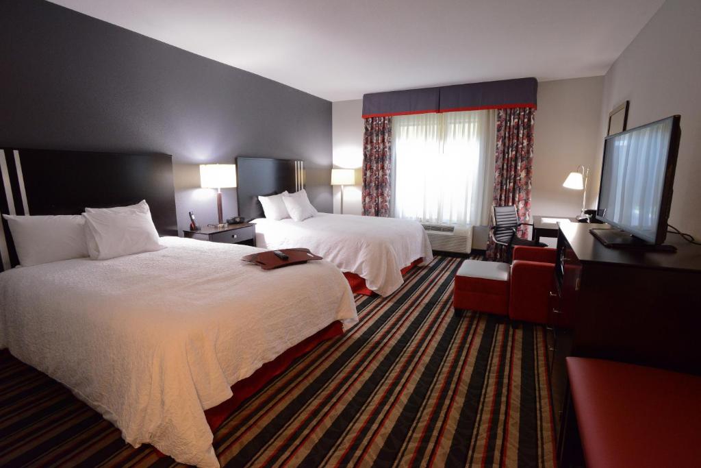 Hampton Inn & Suites Albany at Albany Mall - image 5